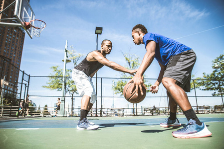 NBA球员在社交媒体晒篮球训练照