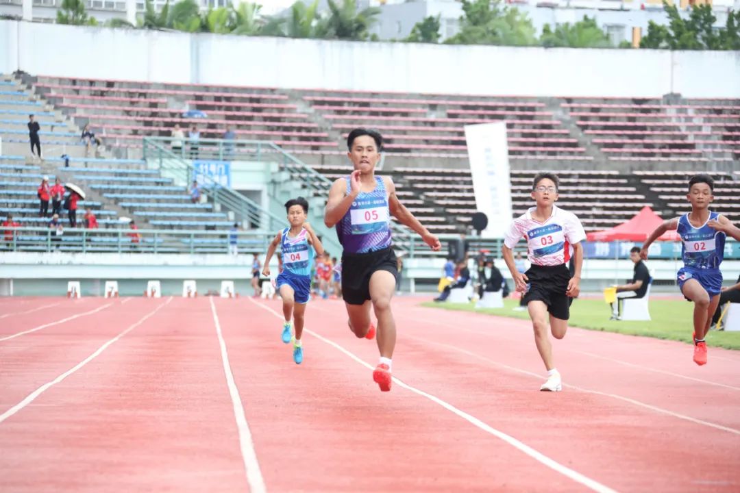 热血时刻：田径选手再战赛场，驰骋瞬间